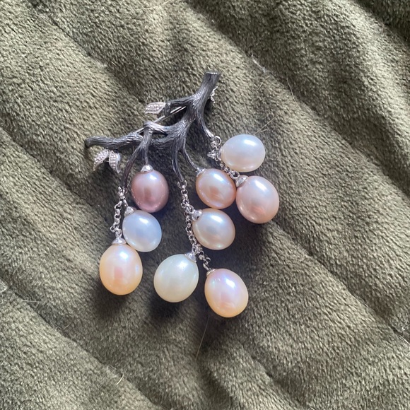 White gold 14K Italian brooch with pearls and diamonds